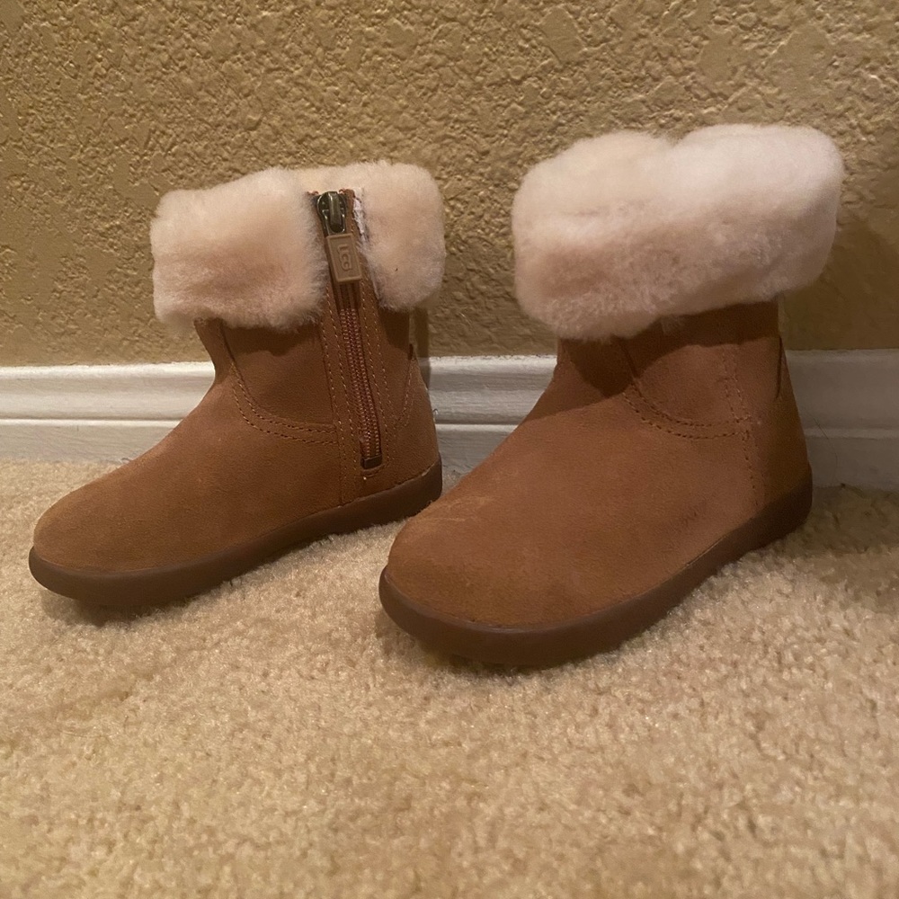 Ugh baby/toddler size 6